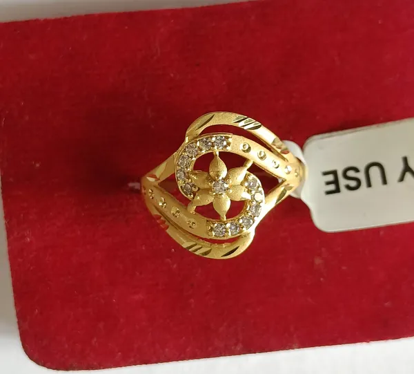 Gold_Plated_Floral_Stone_Studded_Ring_for_Women