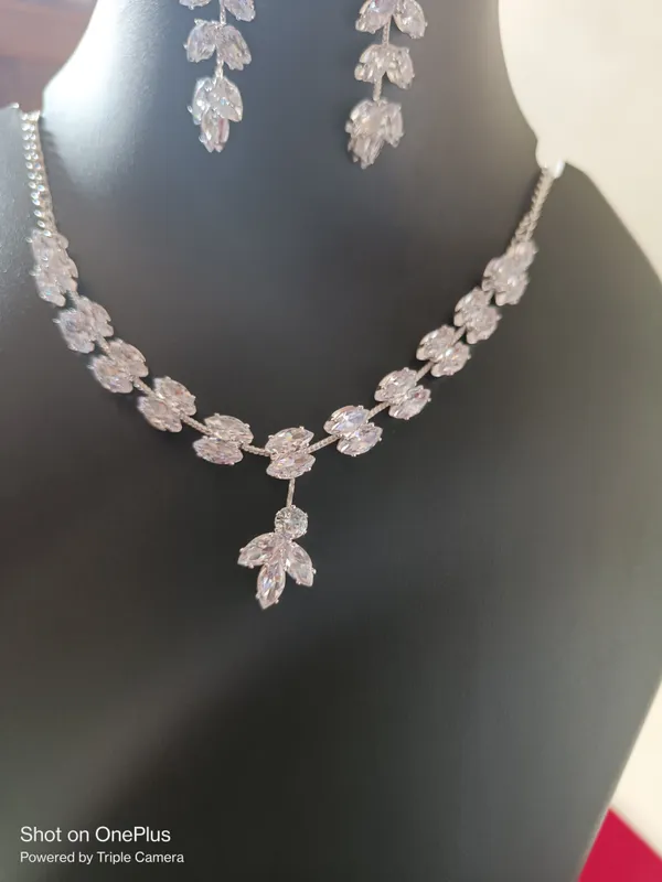 Silver-Tone_Leaf_Design_Necklace_And_Earrings_Set_for_Women