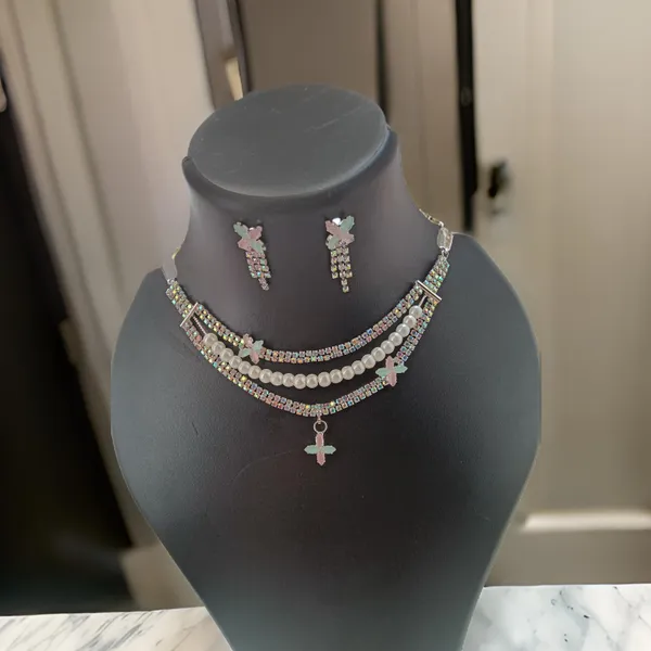 Multicolour_Rhinestone_Pearl_Butterfly_Necklace_Set_for_Women