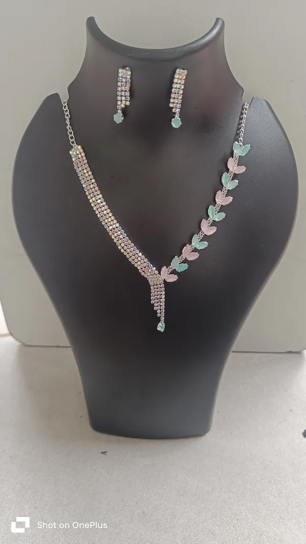 Multicolor_Crystal_Necklace_Set_for_Women