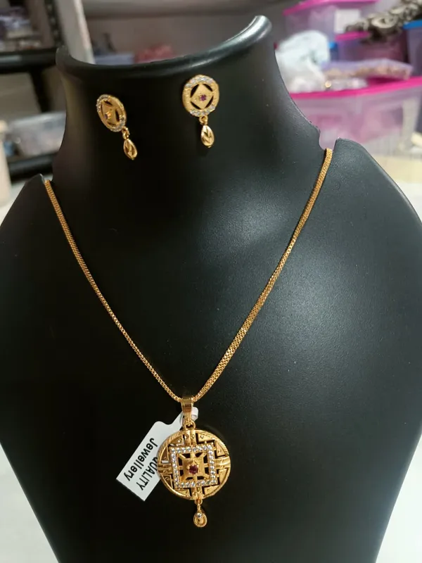 Gold_Tone_Geometric_Necklace_And_Earrings_Set_for_Women