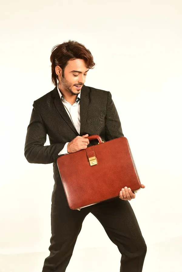 Leather_Attache_Briefcase_For_Laptop