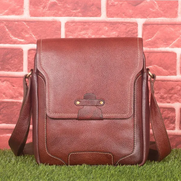 Leather_Messenger_Bag_For_Men