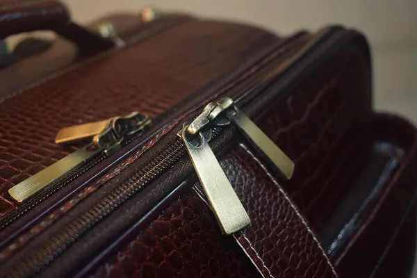 Leather_Trolley_Bag_With_Wheels