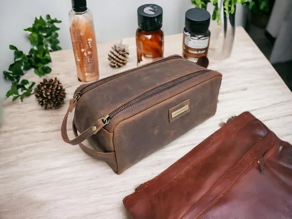 Leather_Toiletry_Bag_For_Men