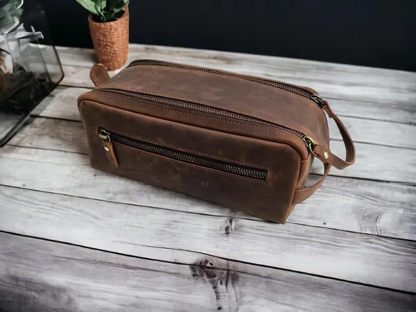 Leather_Toiletry_Bag_For_Men