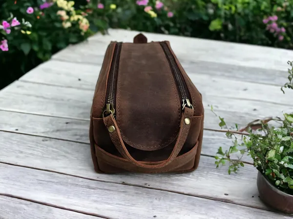 Leather_Toiletry_Bag_For_Men