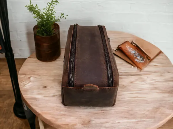 Leather_Toiletry_Bag_For_Men