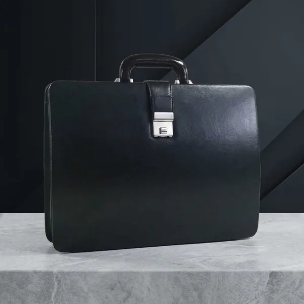 Black_Leather_Laptop_Briefcase_For_Unisex
