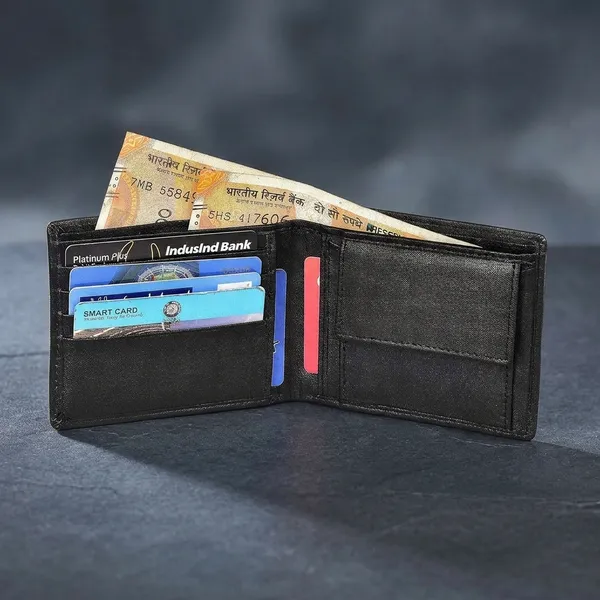 Black_Leather_Bifold_Wallet_For_Men