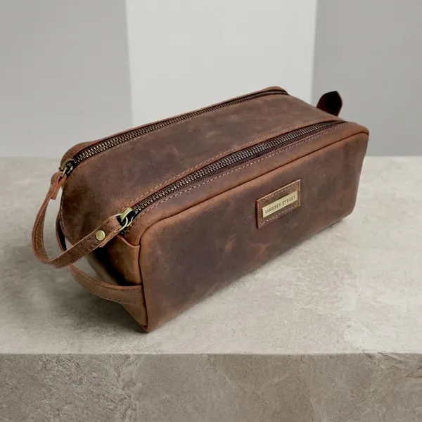 Brown_Leather_Toiletry_Bag_For_Travel