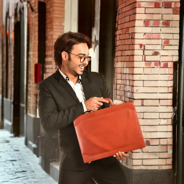 Tan_Leather_Briefcase_For_Unisex