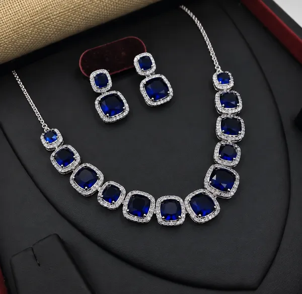 Royal_Sapphire_Halo_Necklace_Set_For_Women
