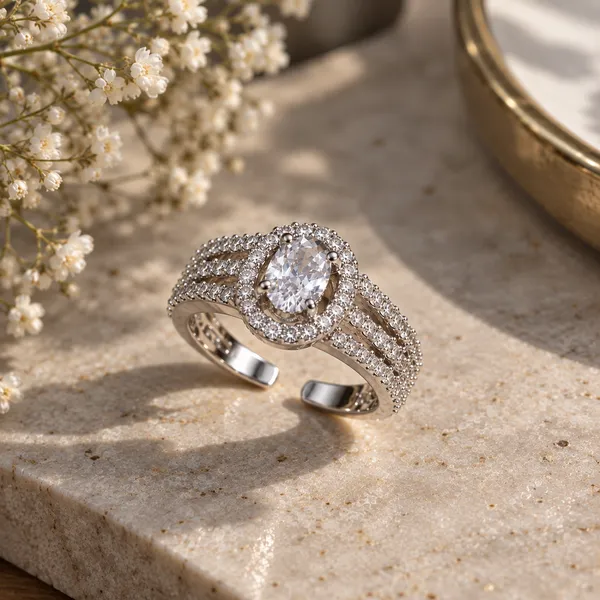 Elara_Oval_Halo_Ring
