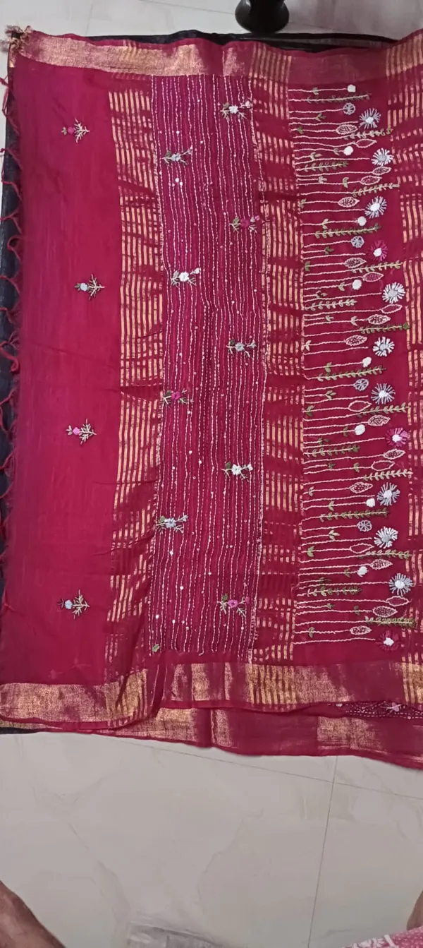 Magenta_Embroidered_Ethnic_Saree_for_Women