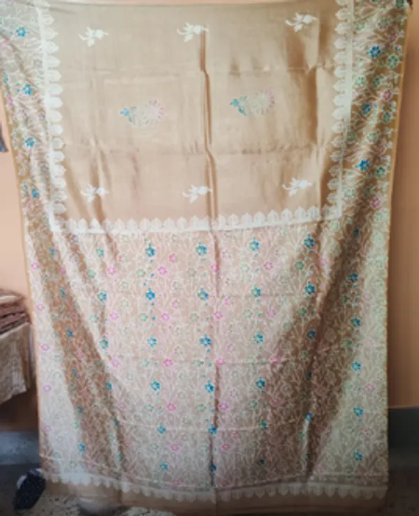 Beige_Floral_Embroidered_Saree_for_Women