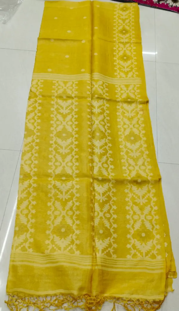 Yellow_Floral_Pattern_Saree_for_Women