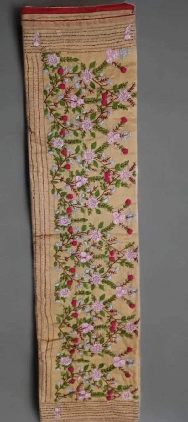 Beige_Floral_Embroidered_Saree_for_Women