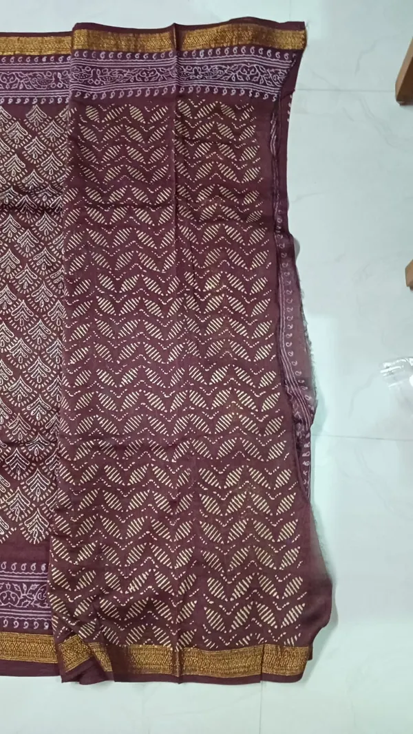 Maroon_Printed_Saree_for_Women