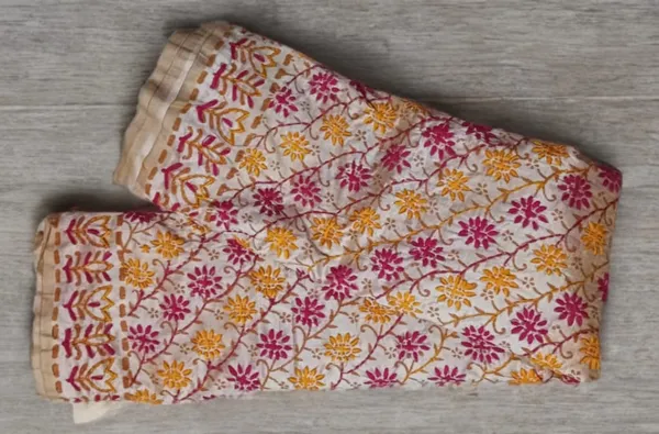 Cream_Floral_Pattern_Ethnic_Saree_for_Women