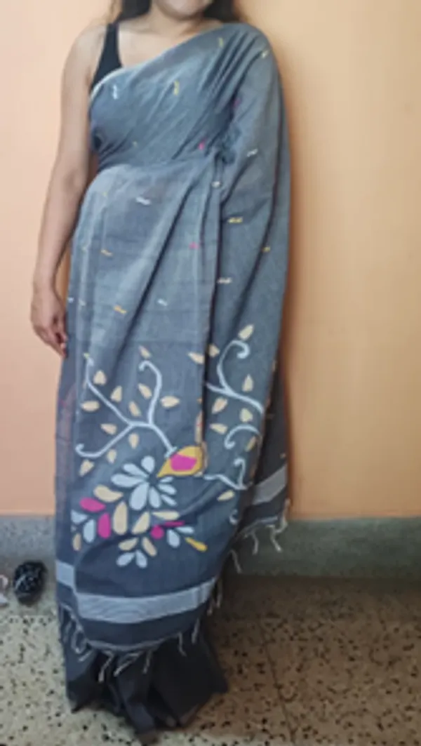 Grey_Floral_Printed_Saree_for_Women