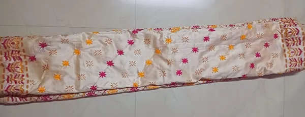 Cream_Floral_Pattern_Ethnic_Saree_for_Women