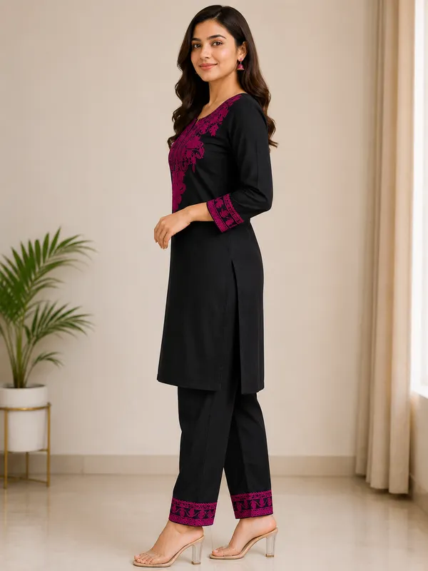 Black_Embroidered_Kurta_Set_for_Women