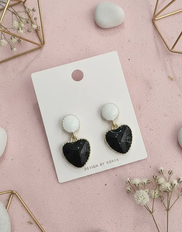 Sweetheart_Marble_Shimmer_Drop_Earrings_White_Black