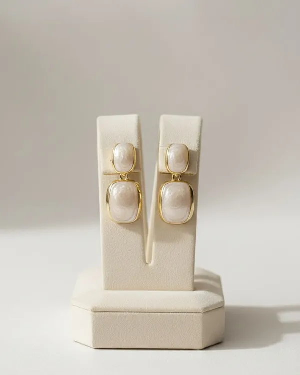 Vintage_Enamel_Drop_White
