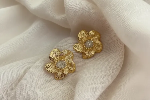 Eternal_Bloom_Textured_Studs_Gold