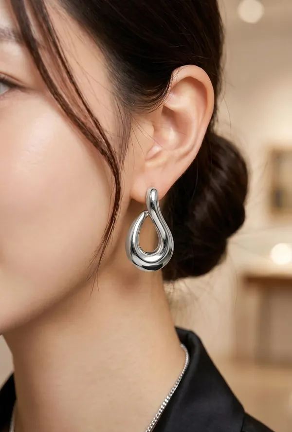 Sculptural_Teardrop_Statement_Earrings_Silver