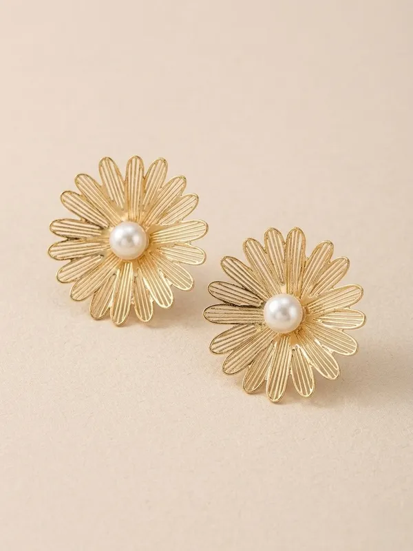 Gold_Alloy_Ribbed_Daisy_Pearl_Center_Stud_Earrings_For_Women