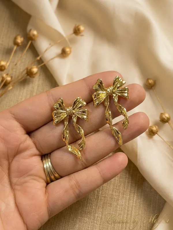 Silver_Alloy_Sculpted_Ribbon_Bow_Stud_Earrings_For_Women
