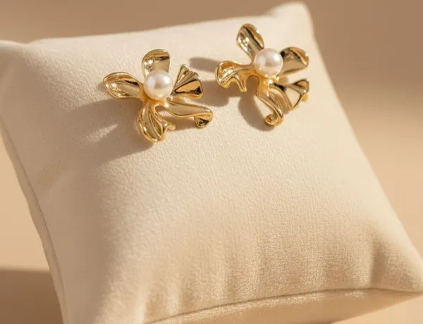 Gold_Floral_Pearl_Claw_Clip_For_Women