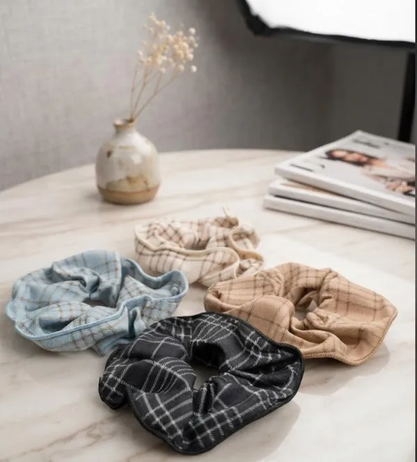 Brown_Polyester_Plaid_Knit_Scrunchie_For_Women