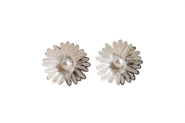 Daisy_Pearl_Stud_For_Women