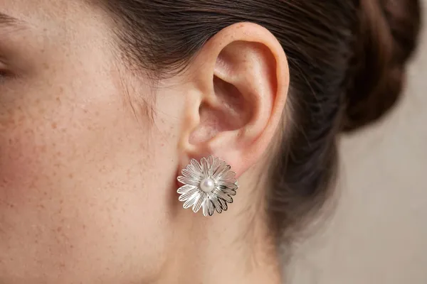 Daisy_Pearl_Stud_For_Women