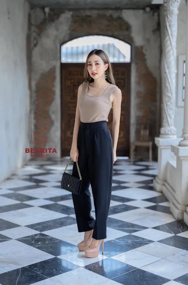 Black_Textile_Crepe_Formal_Trouser_For_Women