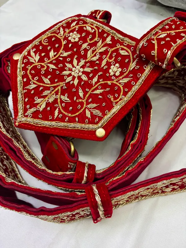 JARDOJI_WORK_CROSS_BELT