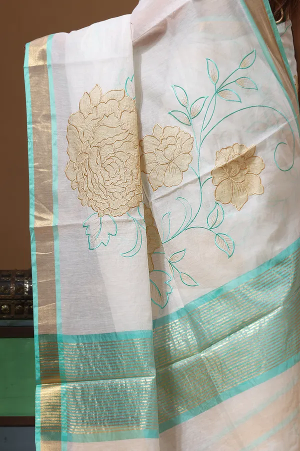 OFF-WHITE_MAL_CHANDERI_with_APPLIQUE_WORK_Saree_with_Blouse_Piece