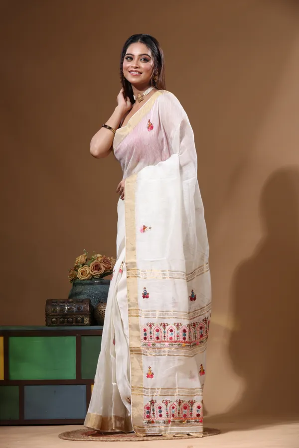 OFF-WHITE_PURE_LINEN_with_KANTHA_WORK_Saree_with_Blouse_Piece