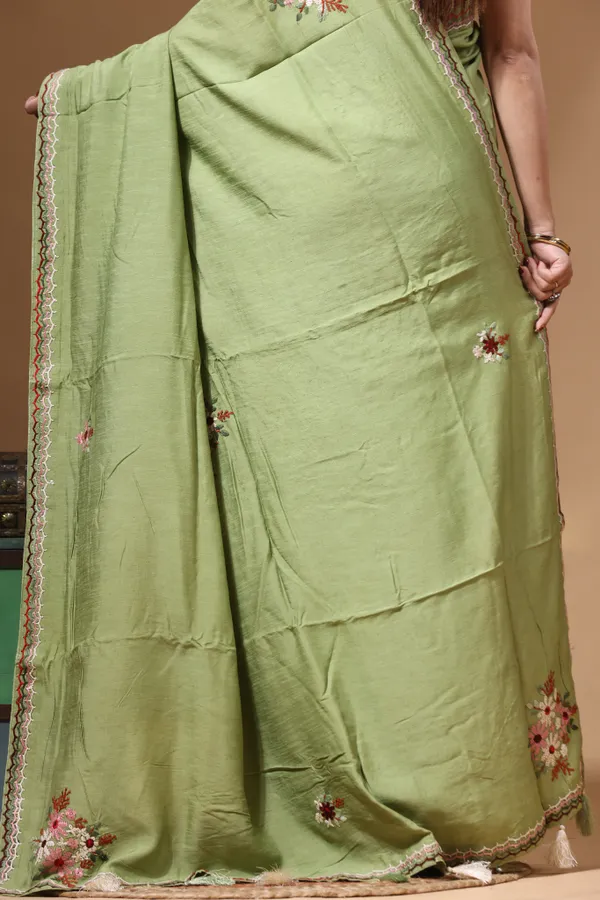 GREEN_PURE_LINEN_with_KANTHA_WORK_Saree_with_Blouse_Piece