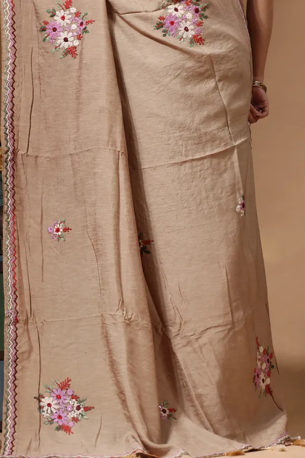 BEIGE_PURE_LINEN_with_KANTHA_WORK_Saree_with_Blouse_Piece