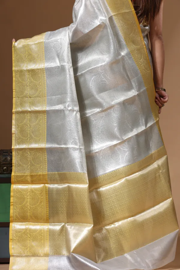 GREY_KAANJIVARAM_SILK_Saree_with_Blouse_Piece