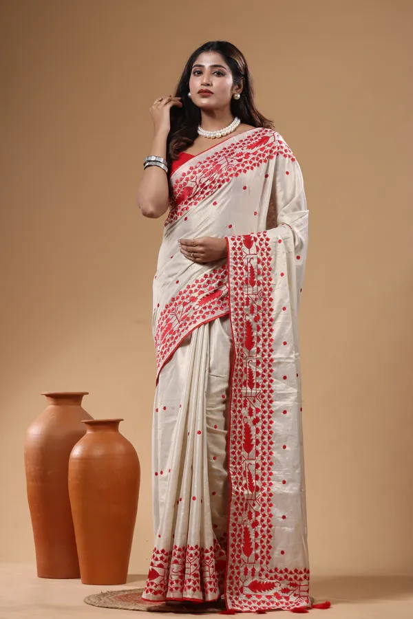 OFF-WHITE_Banarsi_tissue_embroidery_saree_with_blouse_piece