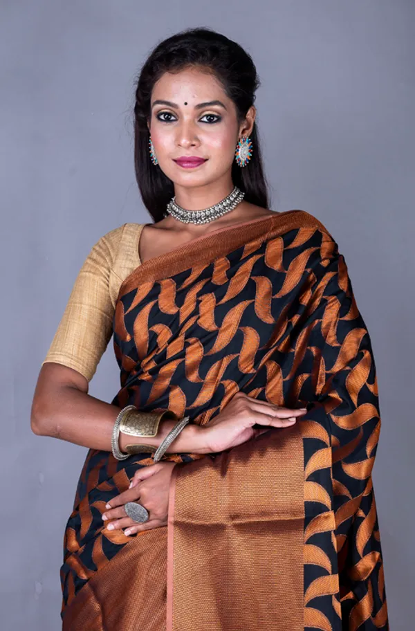 Woven_Design_Floral_Zari_Banarasi_Saree