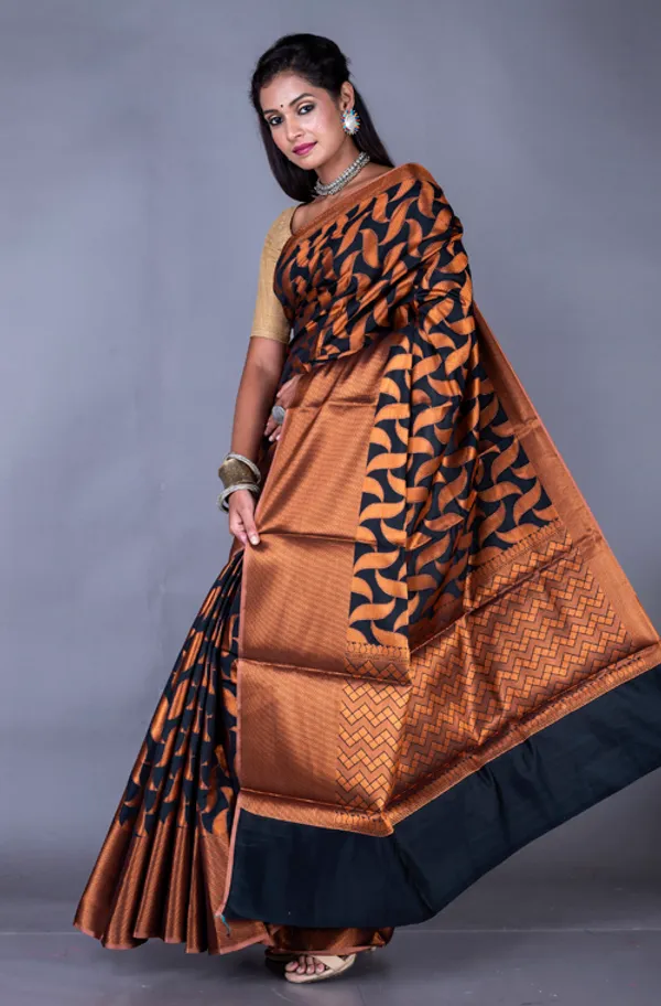 Woven_Design_Floral_Zari_Banarasi_Saree