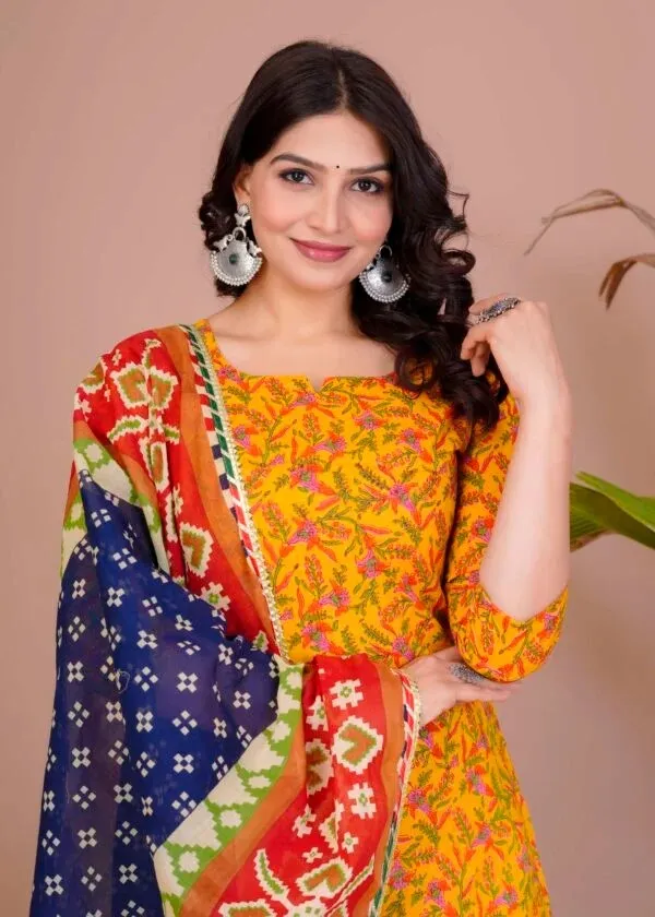 Yellow_Printed_Straight_Kurta_Set_With_Dupatta_For_Women