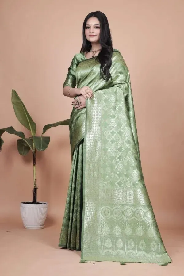 Green_Woven_Silk_Saree_for_Women