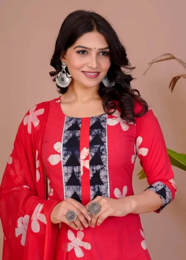 Red_Floral_Straight_Kurta_Set_With_Dupatta_For_Women